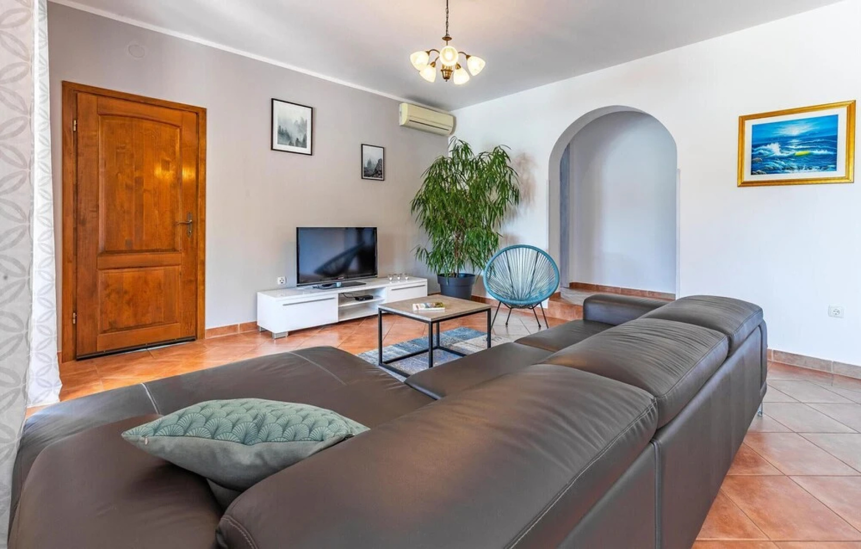 Stunning Home in Loborika With Wifi and 6 Bedrooms