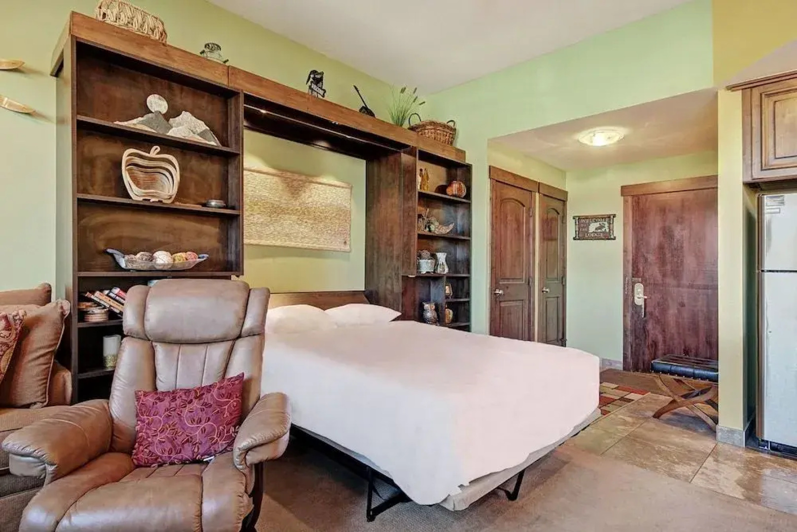 River Mnt Lodge E101