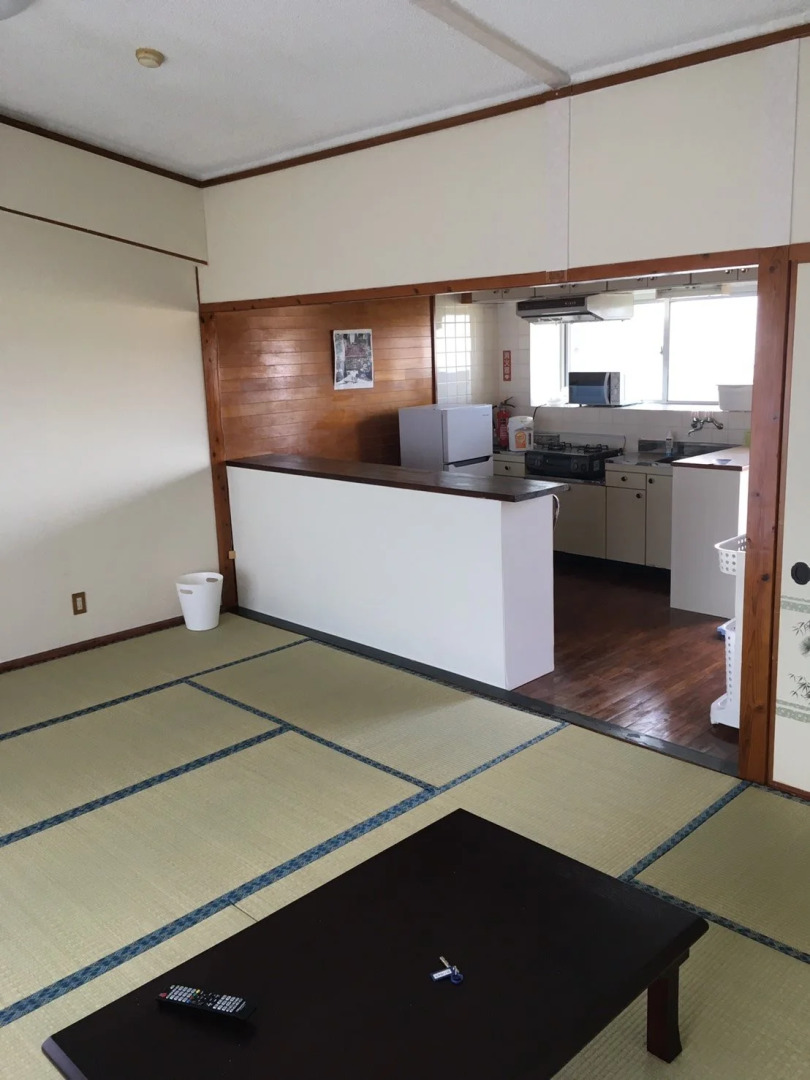 Pension Crystal Inn Onna