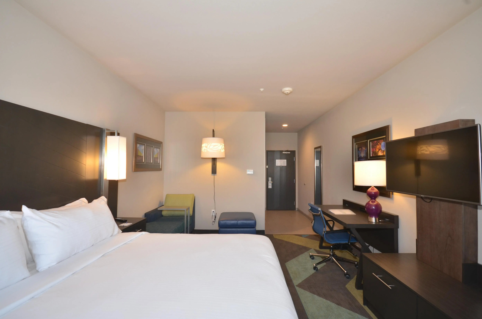 Holiday Inn Express & Suites Oklahoma City Mid - Arpt Area by IHG