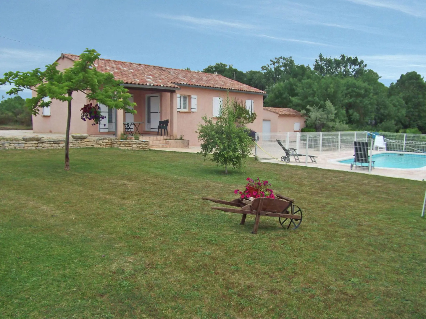 Cozy Villa in Saint-Victor-de-Malcap with Swimming Pool