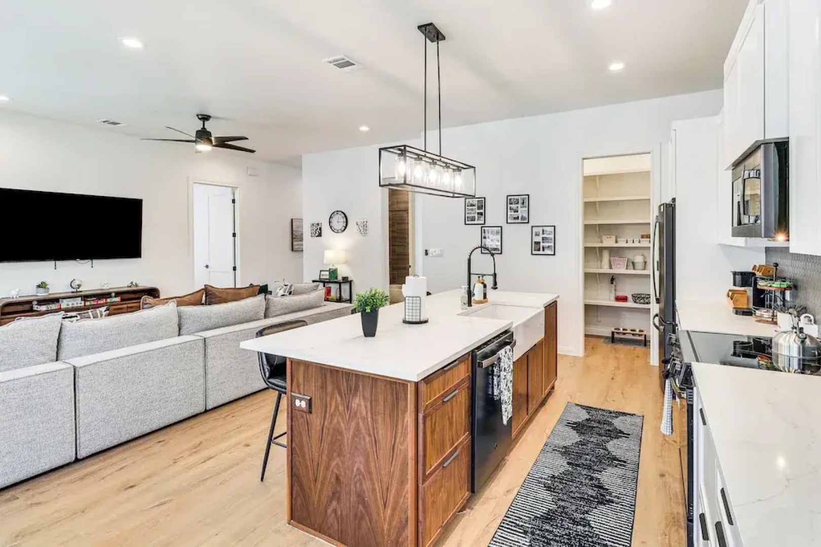 Hot Tub & Fire Pit: 'evergreen Escape' in Bastrop!