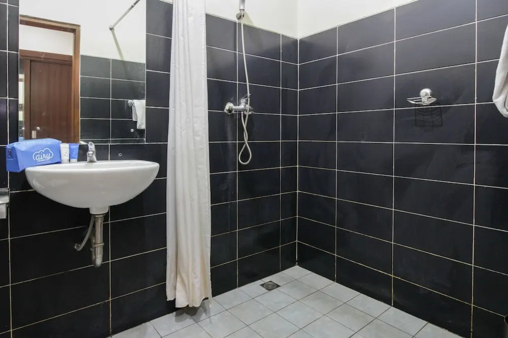 Airy Cisarua Raya Puncak KM 85 Bogor