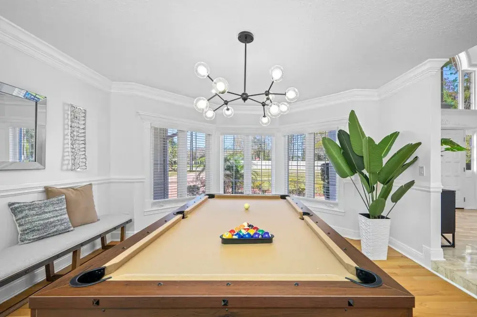 Exquisite Bayview Villa With Pool and Games!