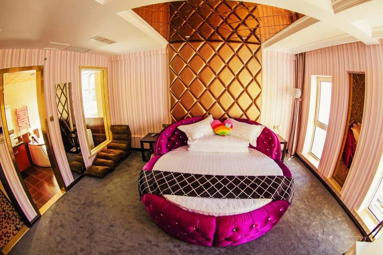 Dalian 1219 Theme Hotel