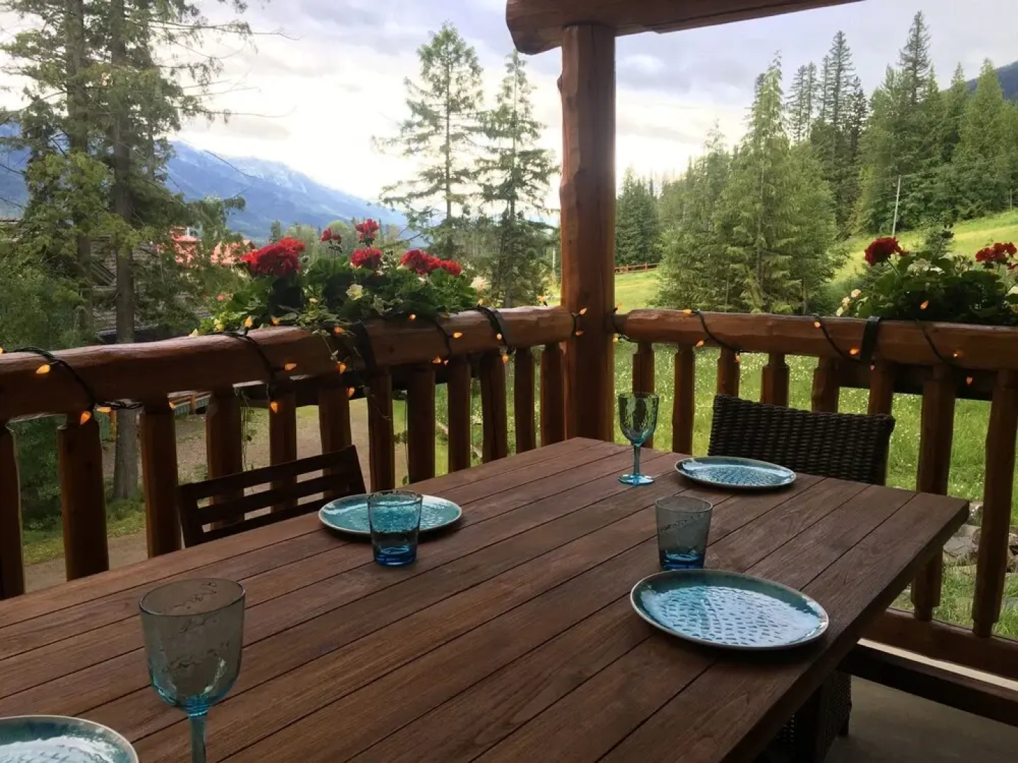 Snow Creek Cabins by Fernie Lodging Co.