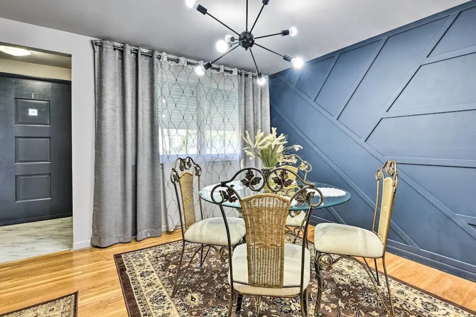 Charming Buffalo Apt: 18 Mi to Niagara Falls!