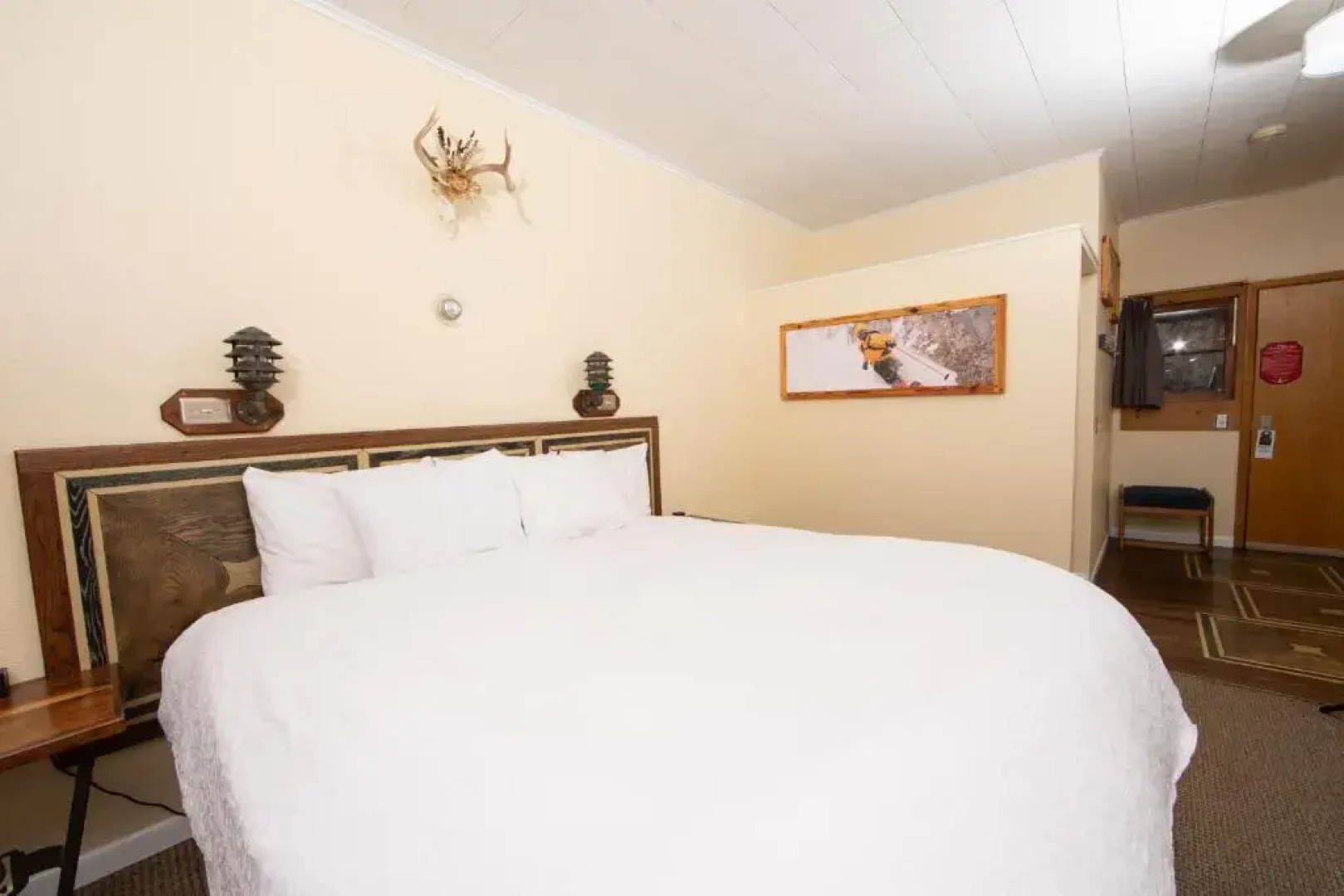 Yodeler Motel