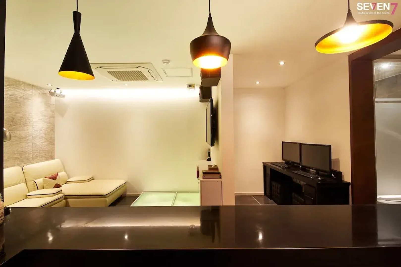 Seven Hotel