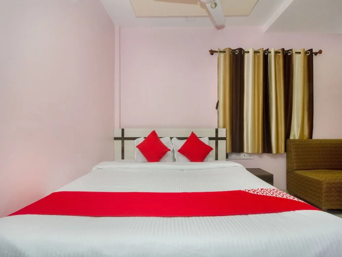 OYO 22918 Hotel Sadanand Mourya Lodging And Boarding