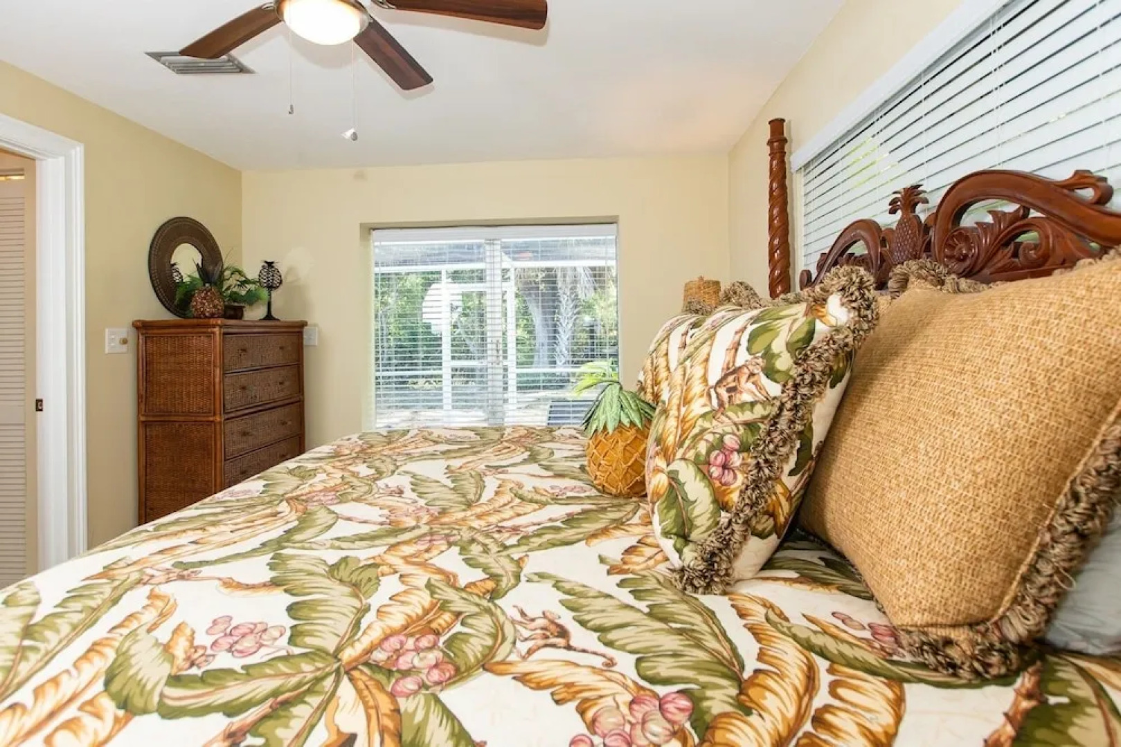 Santiva Splendor Canal Front - The Perfect Island Retreat! 3 Bedroom Home