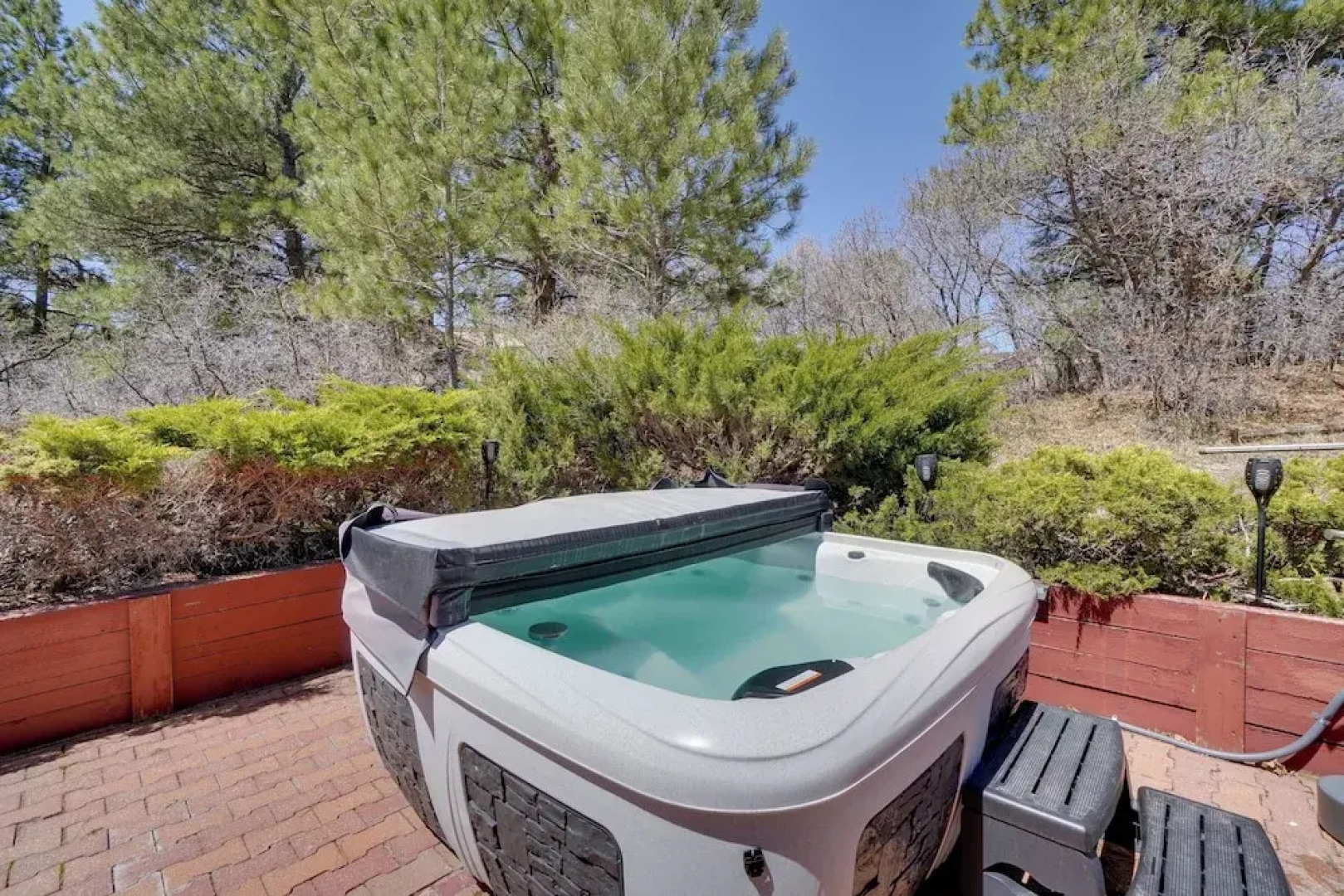 Breweries, Hiking Trails & Museums: Monument House