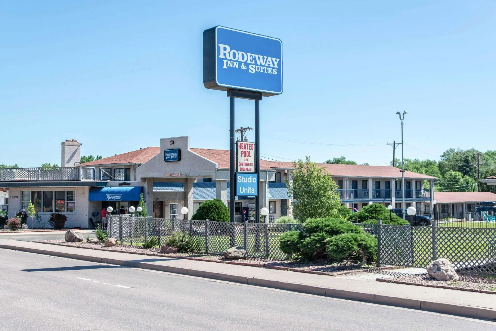 Rodeway Inn & Suites