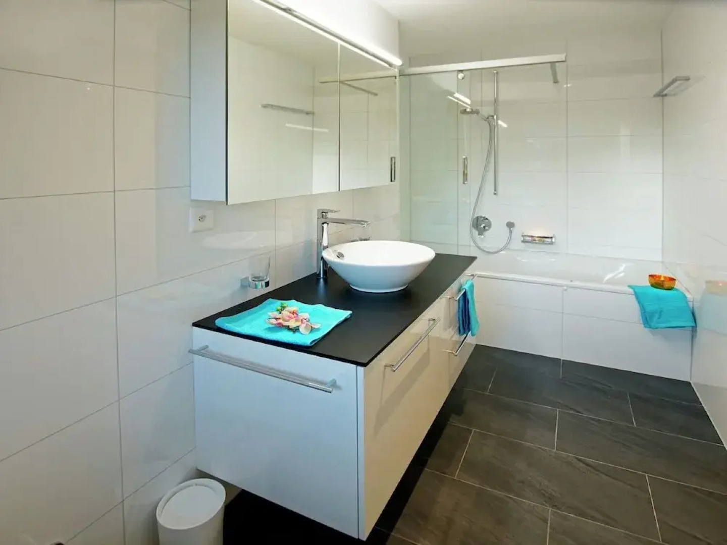 Luxury Apartment with Hot Tub in Veysonnaz