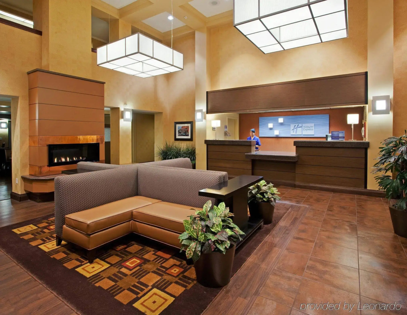 Holiday Inn Express Suites Belmont by IHG