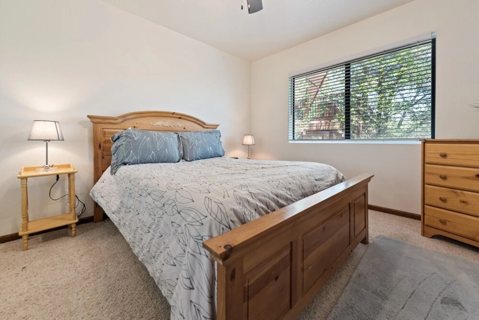 Oso Grande Lodge - Well Located Cabin With A Lake And Ski Slope View! Ping Pong And Foosball Table! 5 Bedroom Home