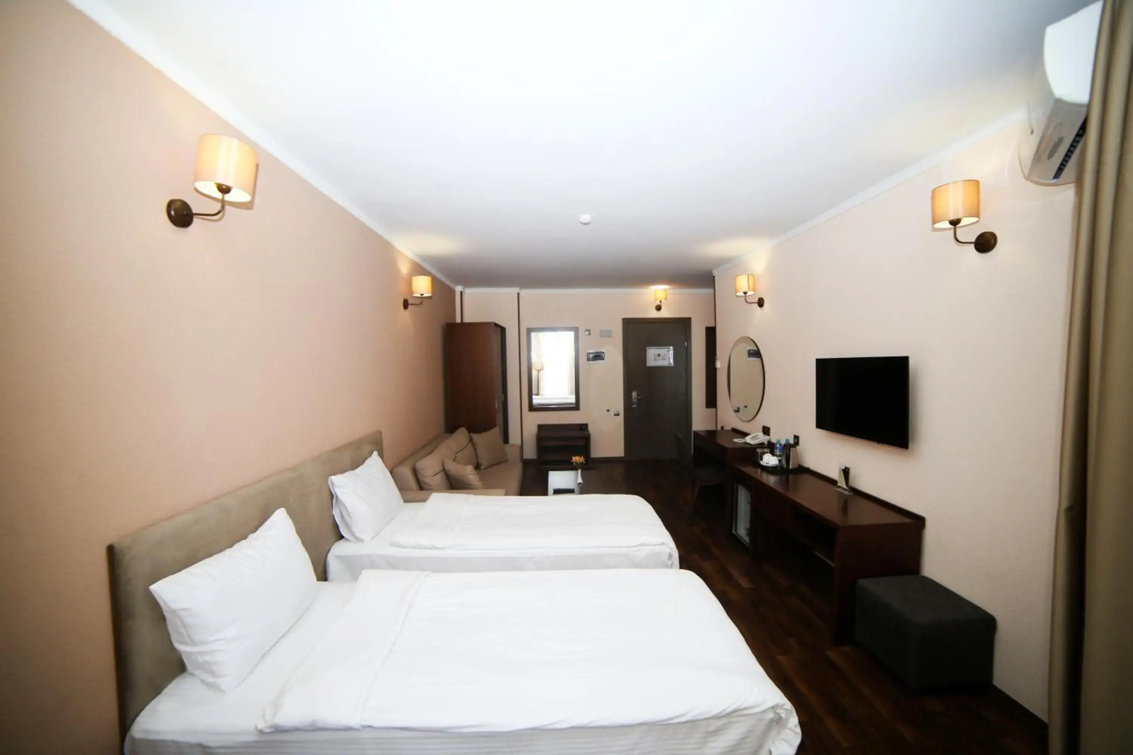 Отель Corner Inn