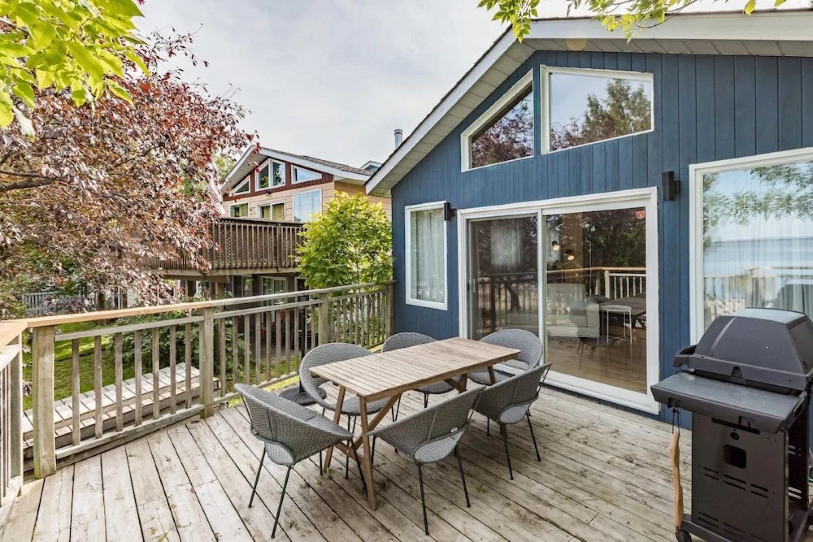 Grandview Beach House an Incredible Beach Waterfront is Waiting for You!