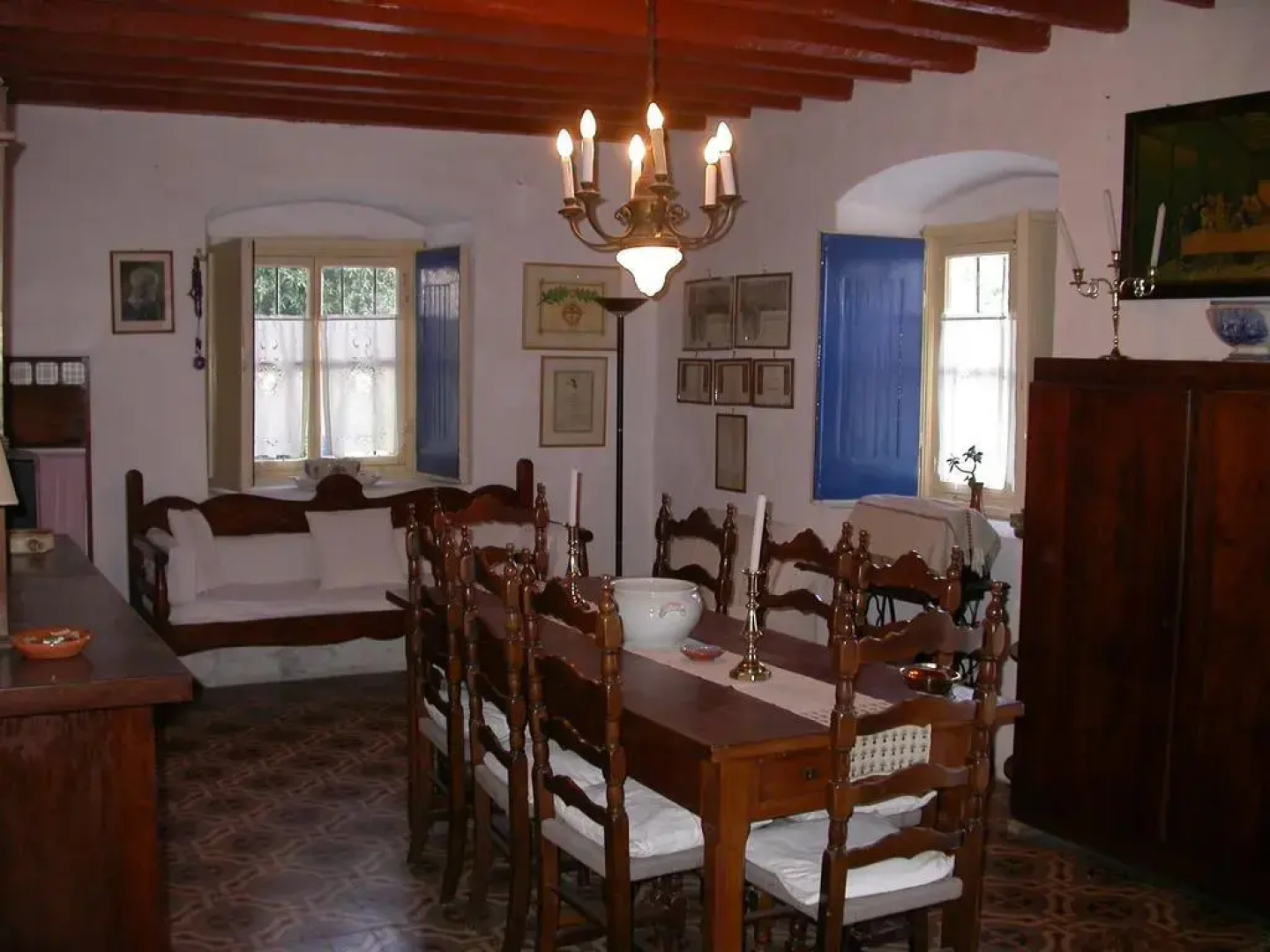 Paradosiako Angelou