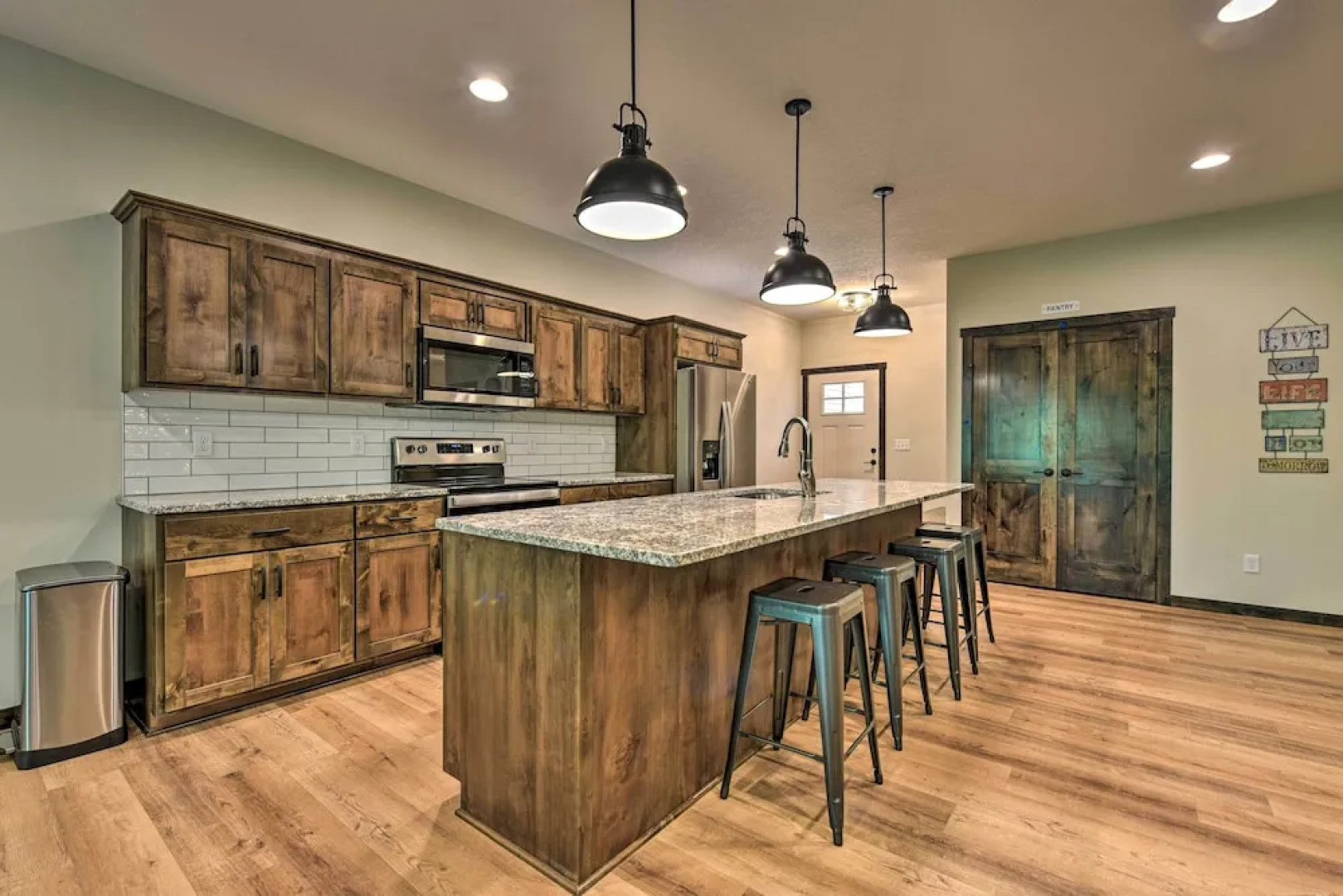 Modern Nisswa Escape w/ Deck: Walk to Gull Lake!