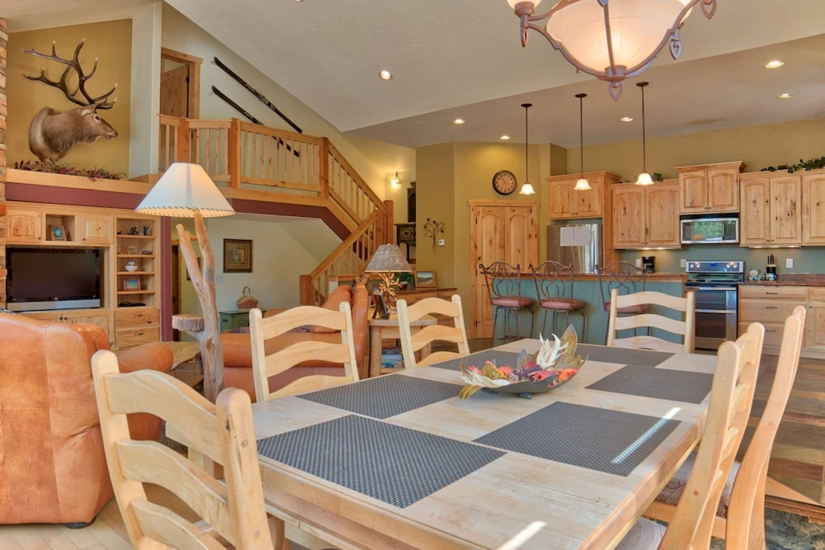 Moose Meadow Retreat Private Home with Hot Tub
