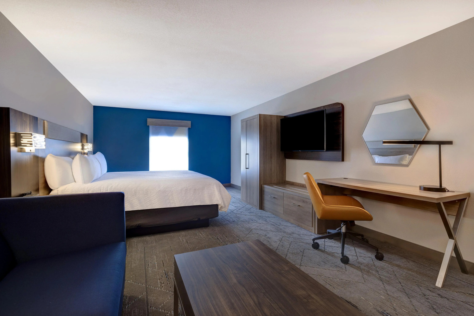 Holiday Inn Express & Suites Central Omaha by IHG