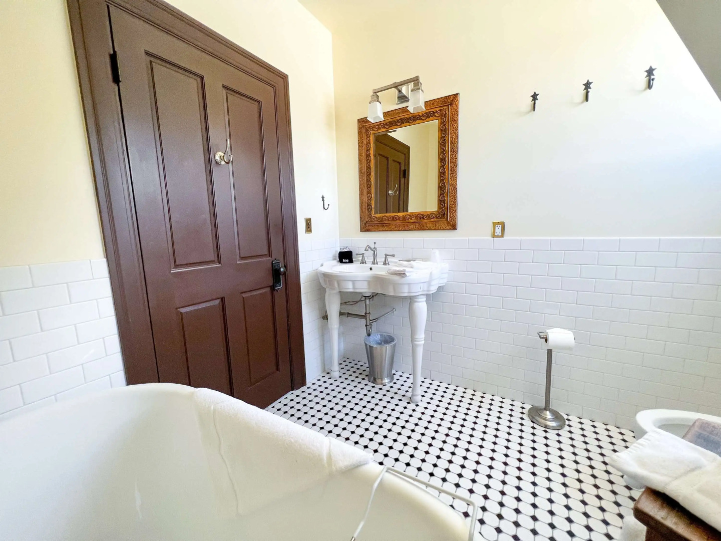 Sheridan Inn, B/W Signature Collection