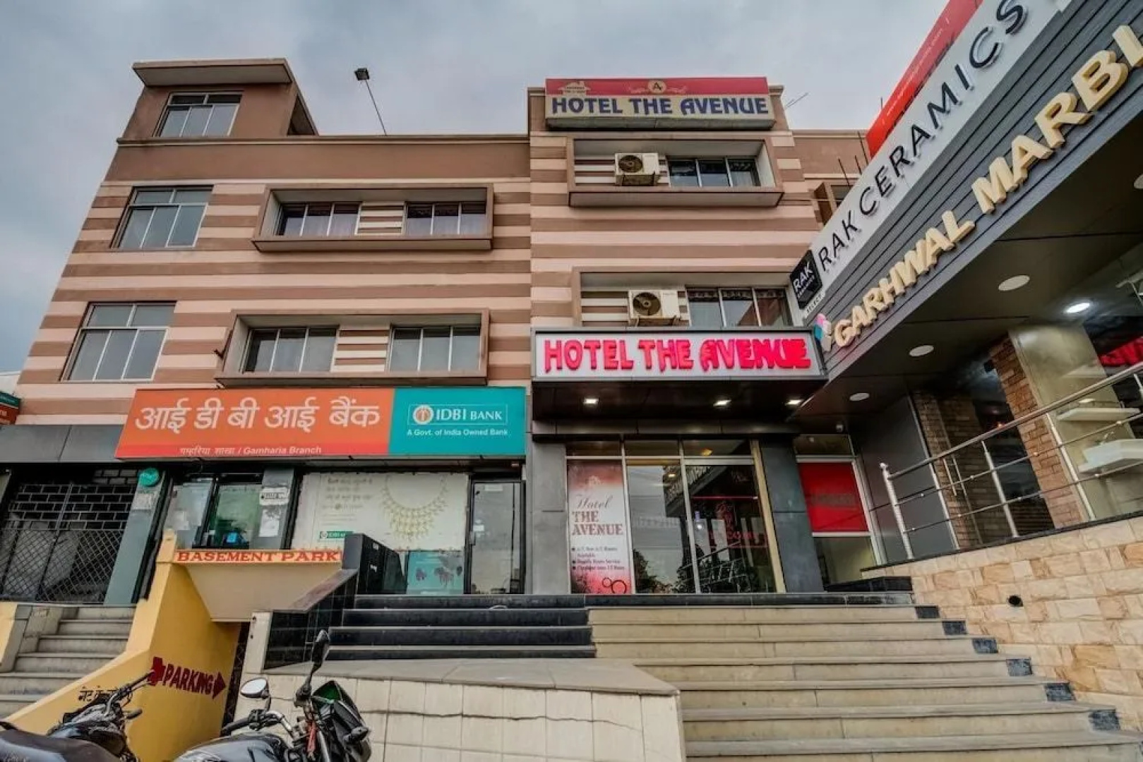 OYO Flagship 14008 Hotel The Avenue