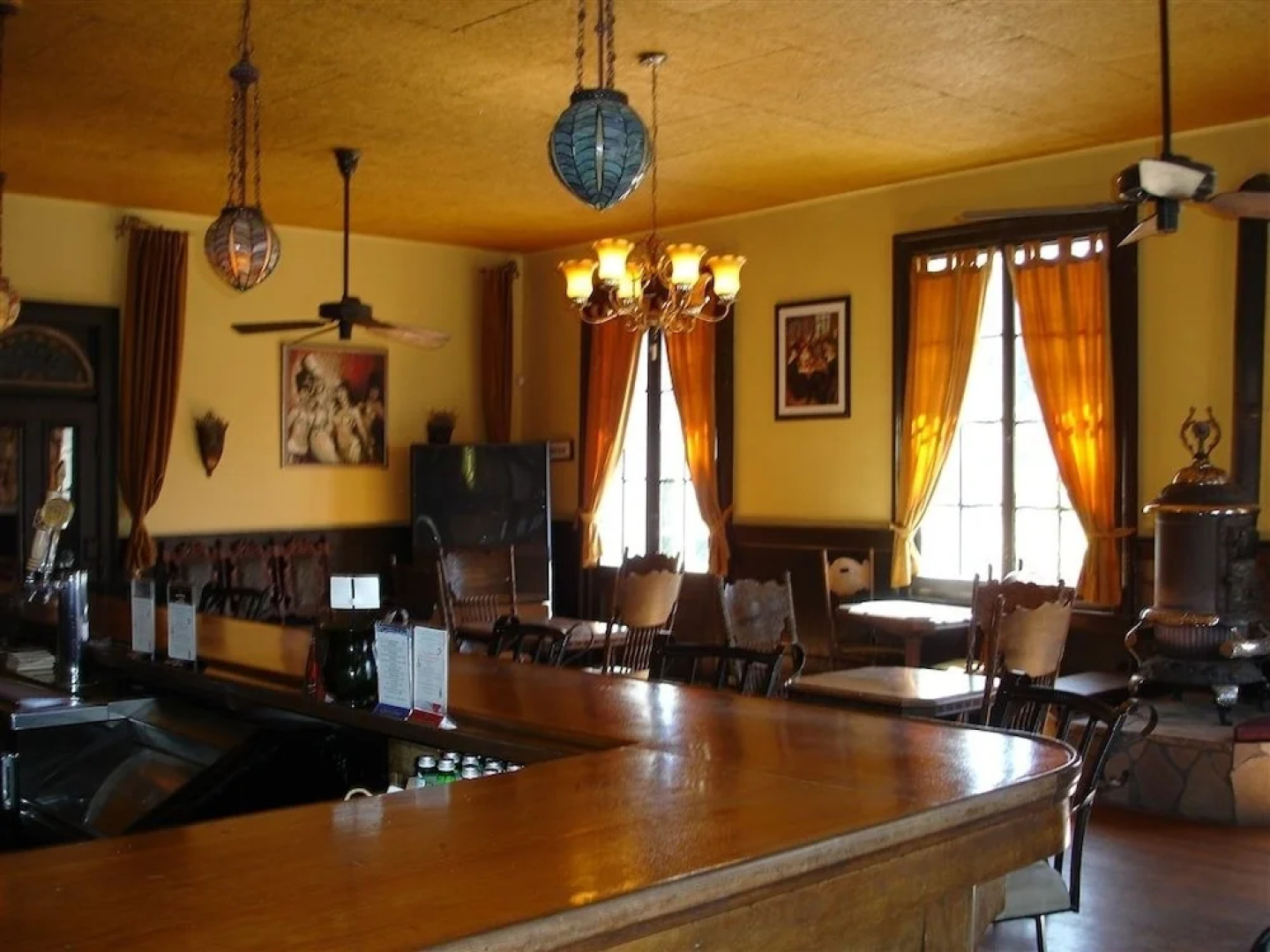 Hotel Léger Restaurant & Saloon