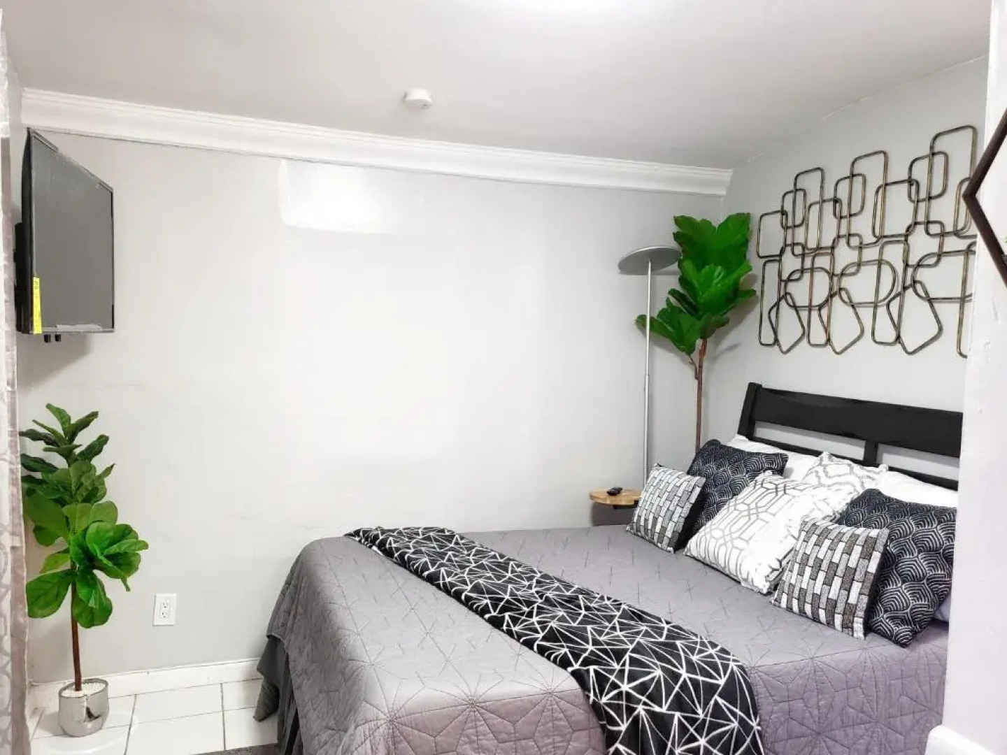 Glam Private Studio 4 Miles from Hard Rock Stadium