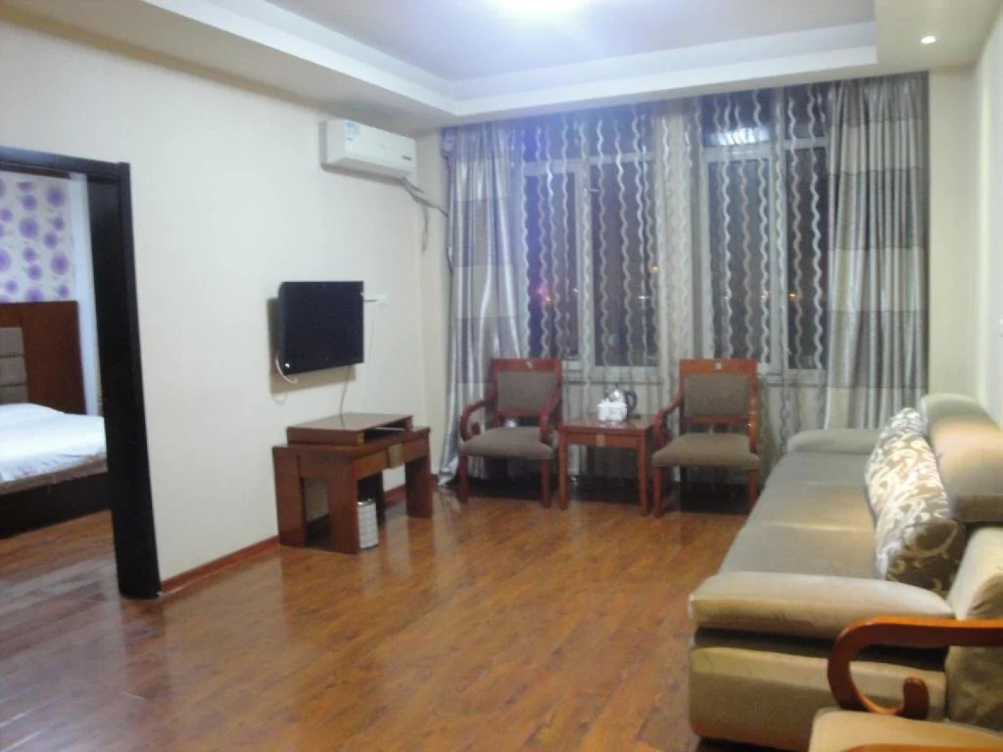 Mudanjiang Wan Zai Business Hotel