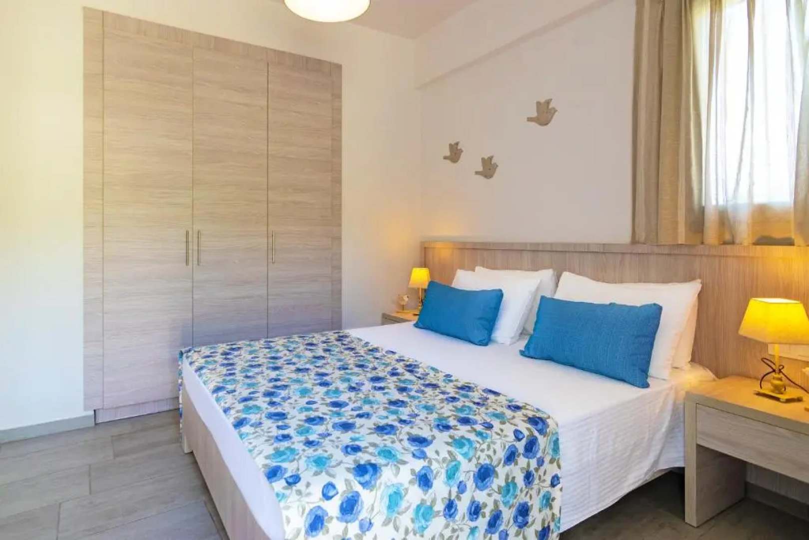 Evgoro Luxury Suites