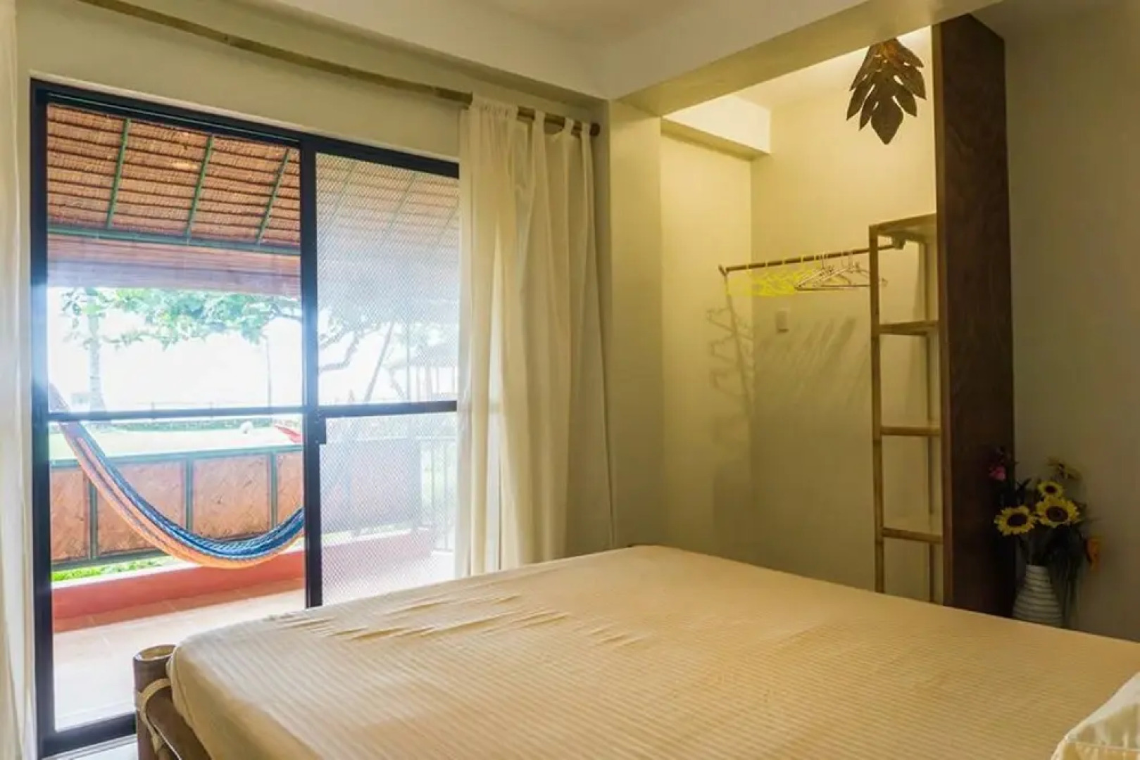 Oceanview Guest House by HangOut Beach & Resort