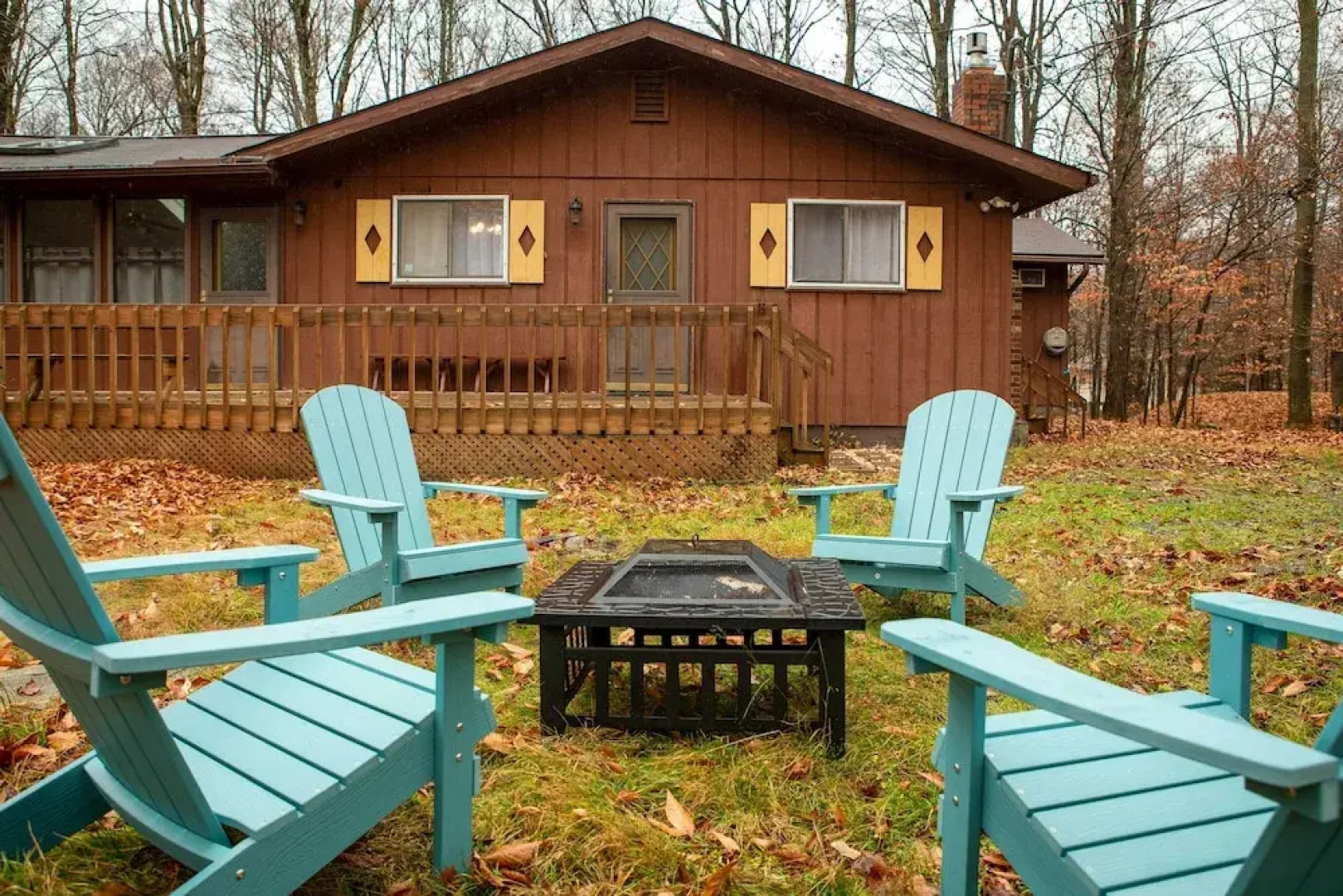 Cozy Poconos Ranch Home w/ Pool Access, Near Lake!