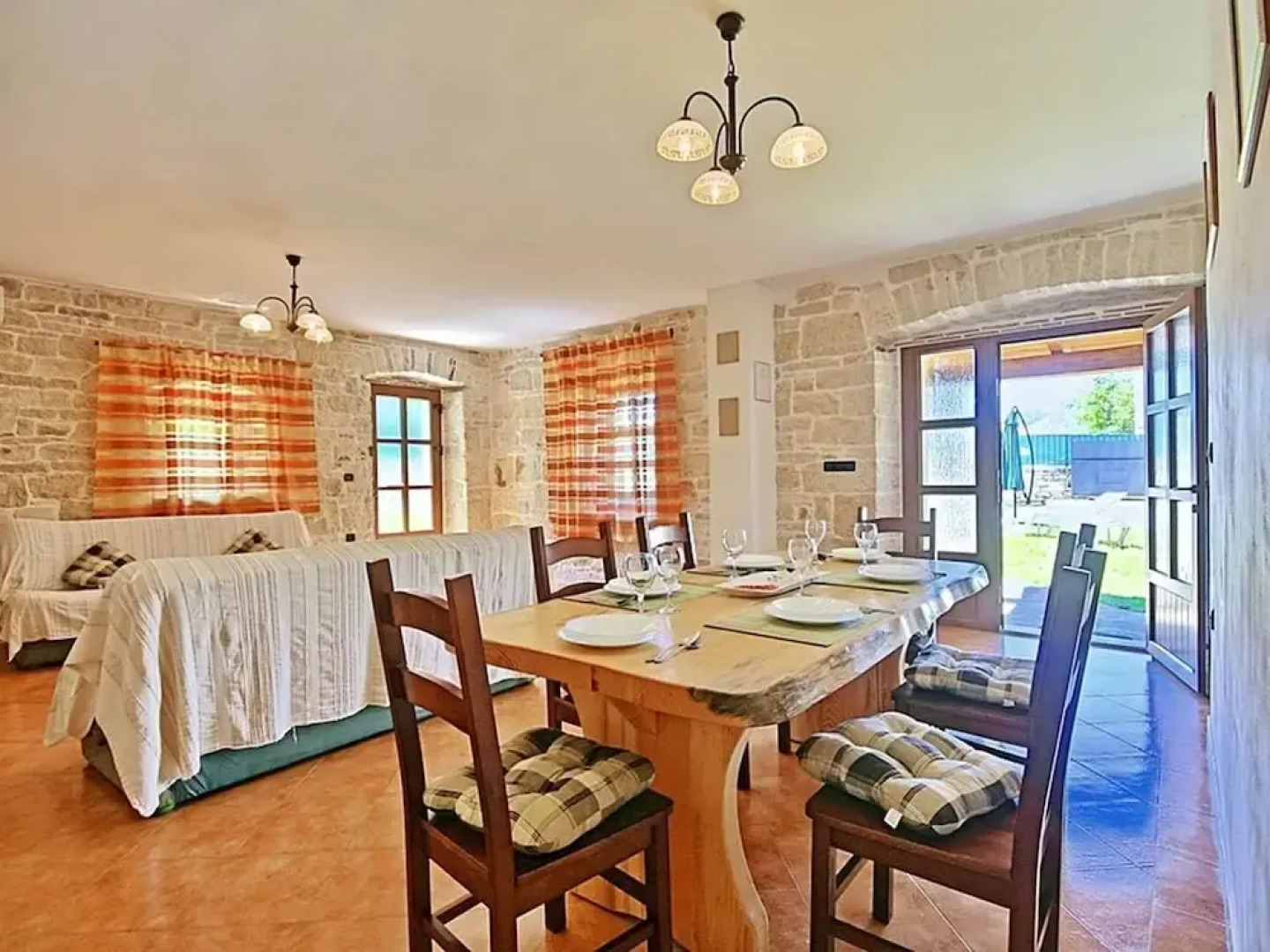 Authentic Villa in Tinjan With Private Pool