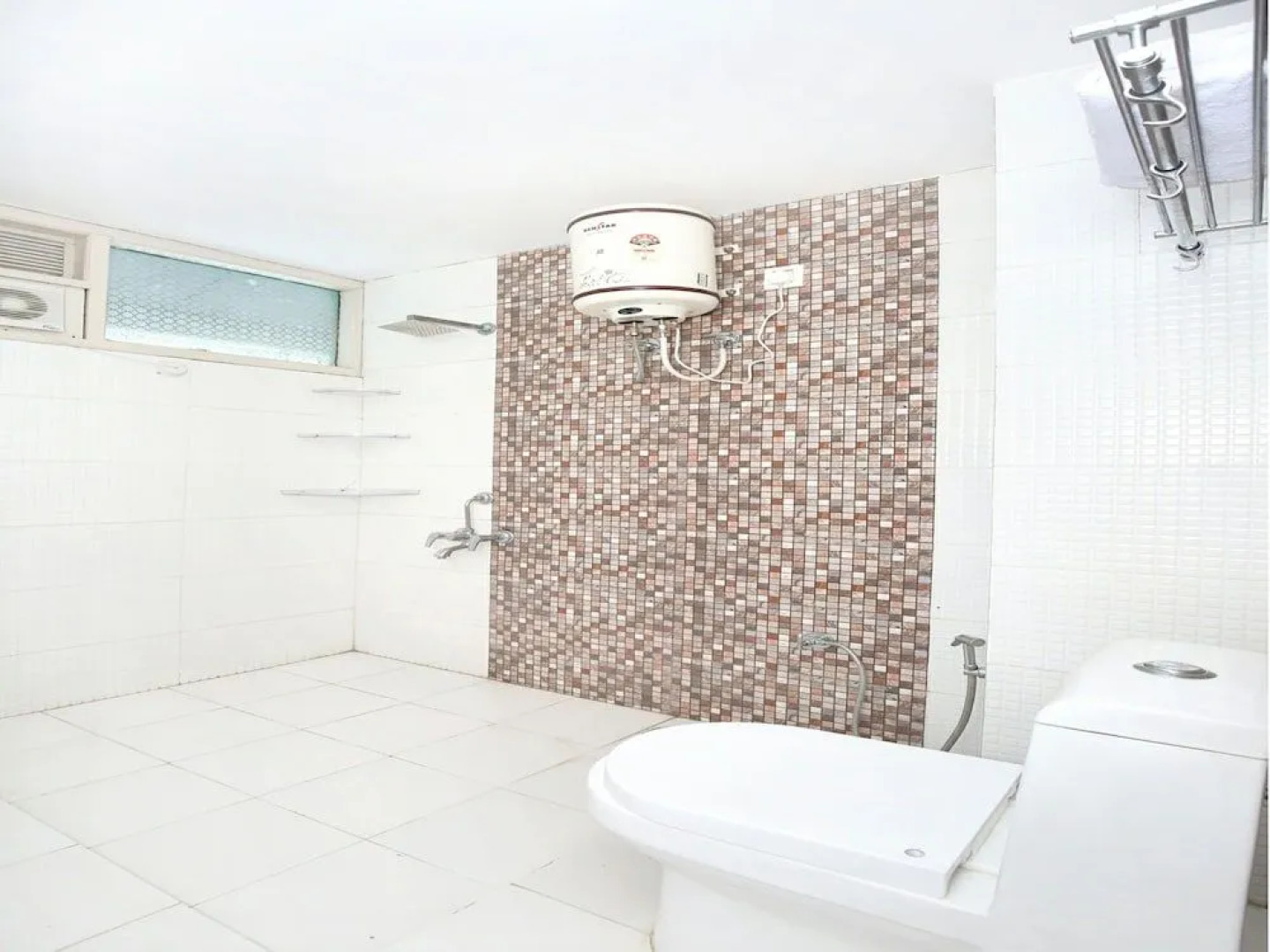 OYO 12185 Home Wayside Villa 3BHK Apartment Kasauli