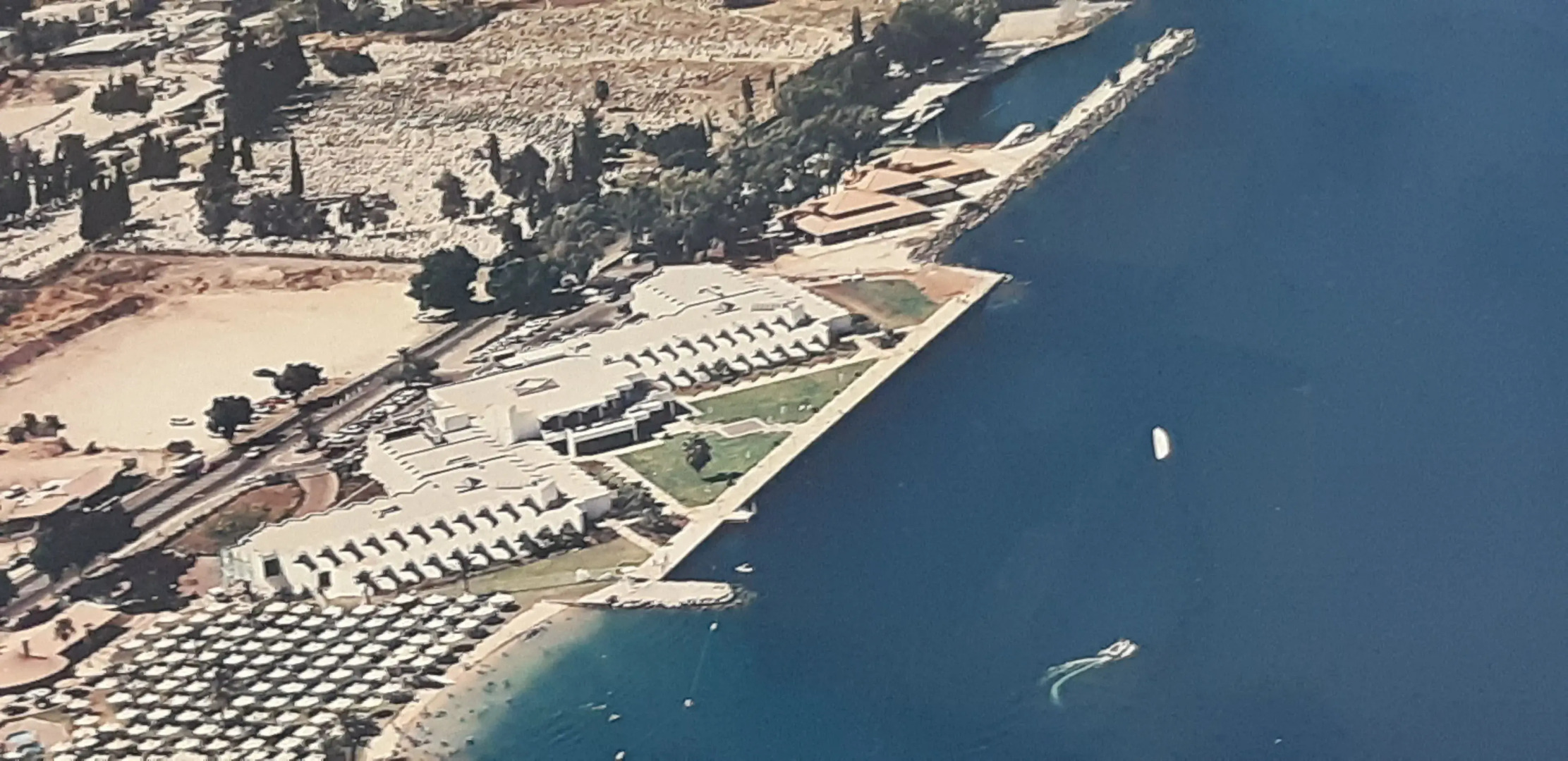 Gai Beach Resort Spa Hotel