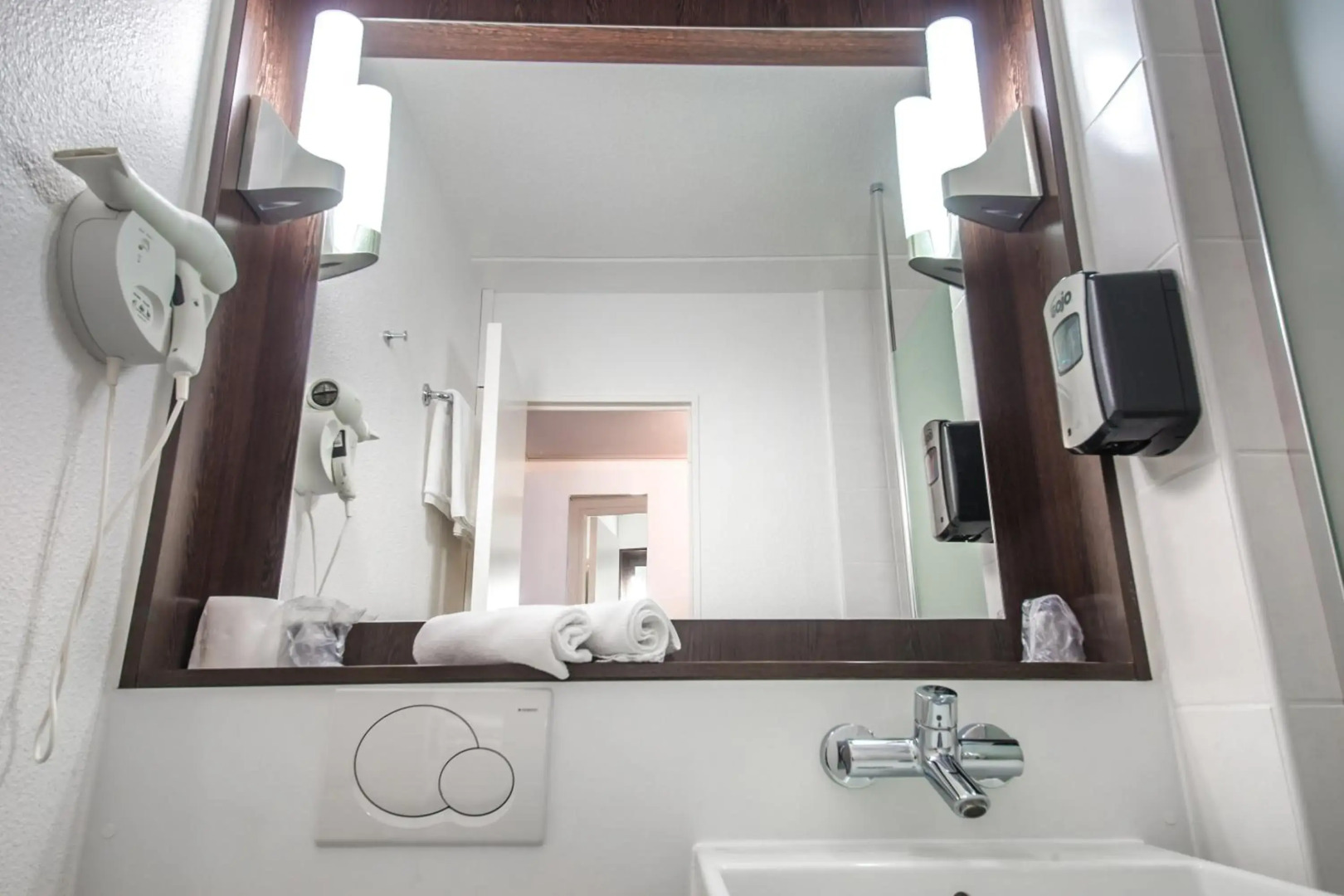 Mandarina Hotel Luxembourg Airport ( Ex Campanile)