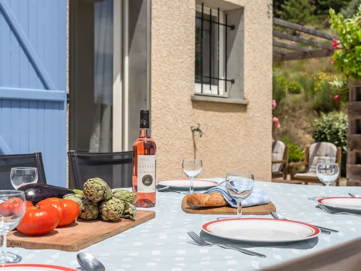 Holiday Villa With Aircon, Jacuzzi, Private Swimming Pool, Playground and More