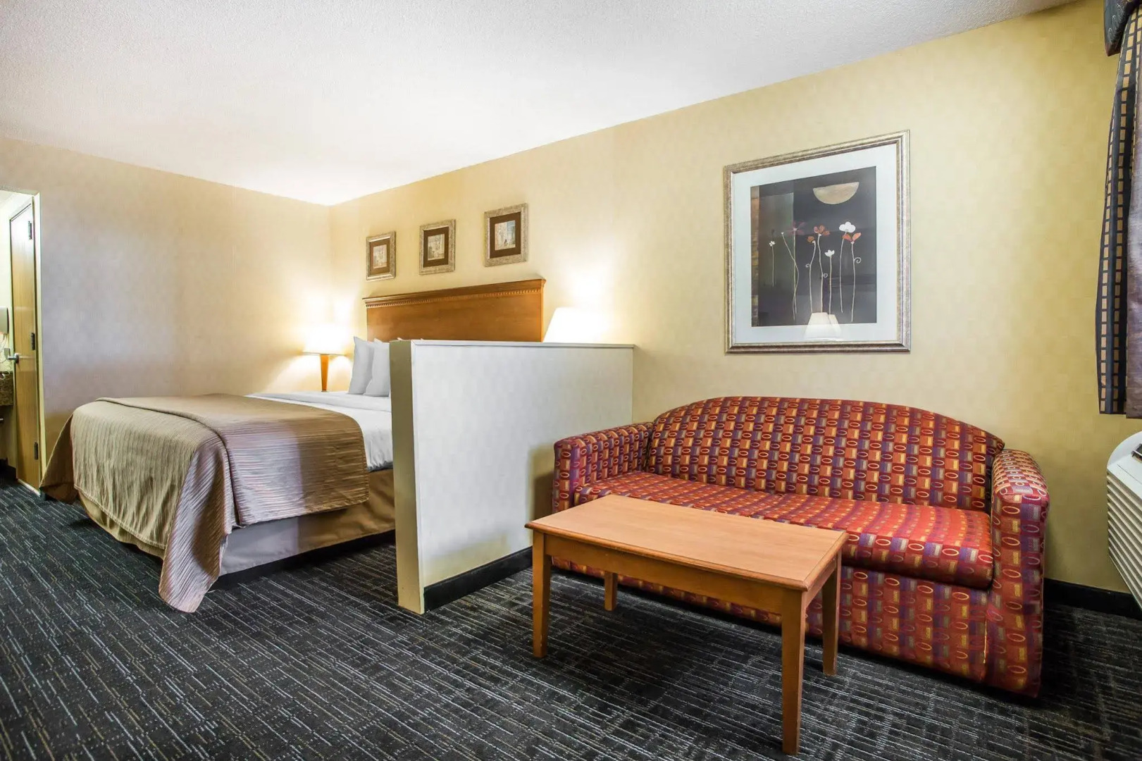 Hibiscus Inn & Suites