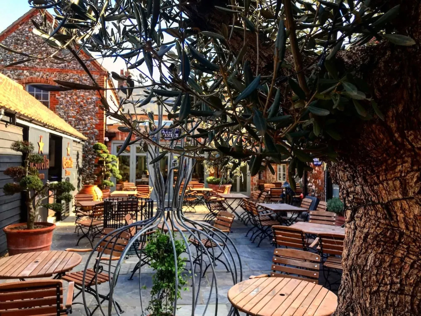 NoTwenty9 Bar and Restaurant