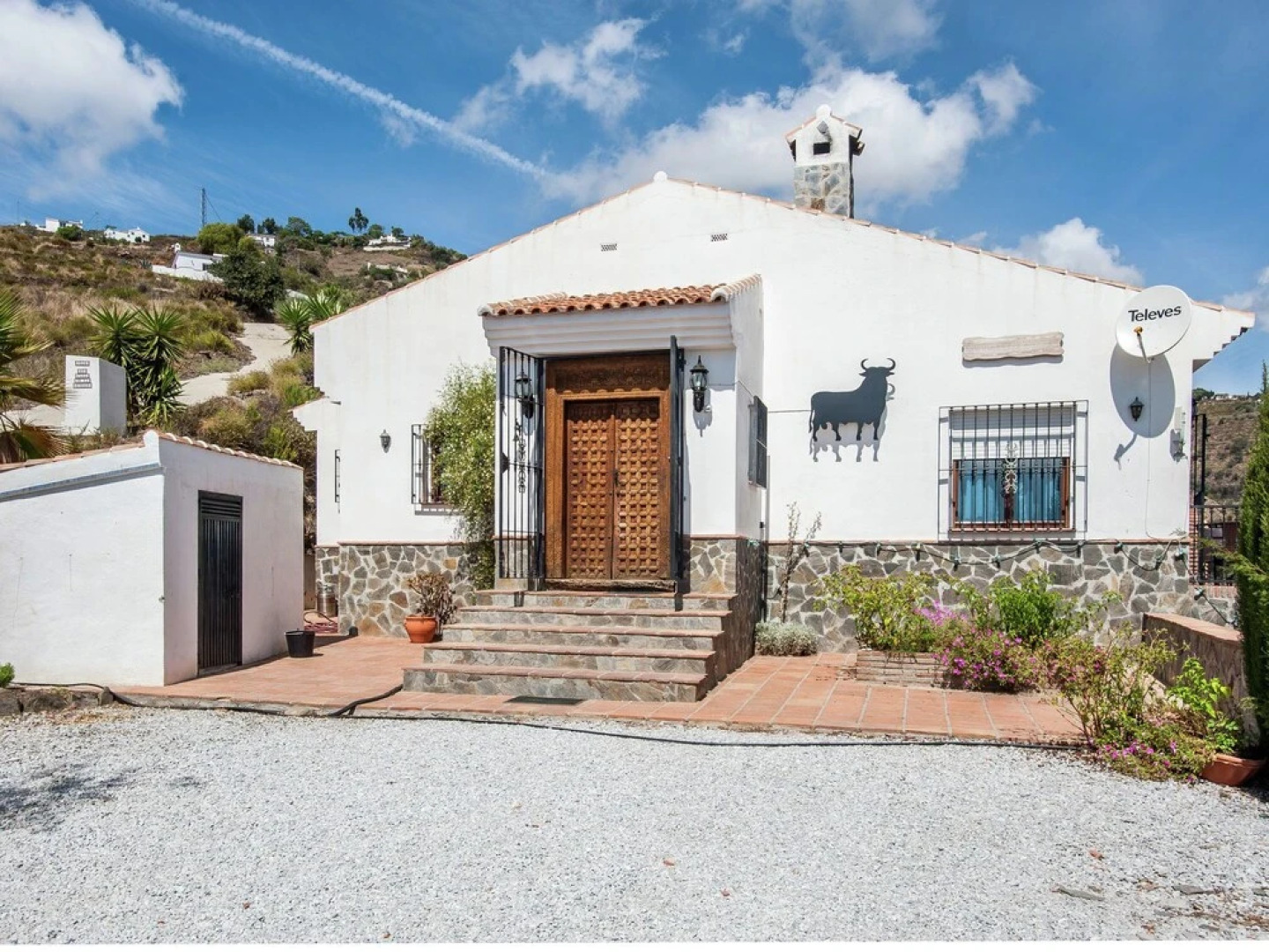 Spacious Cottage With Private Pool and Beautiful Views of Mountains and sea