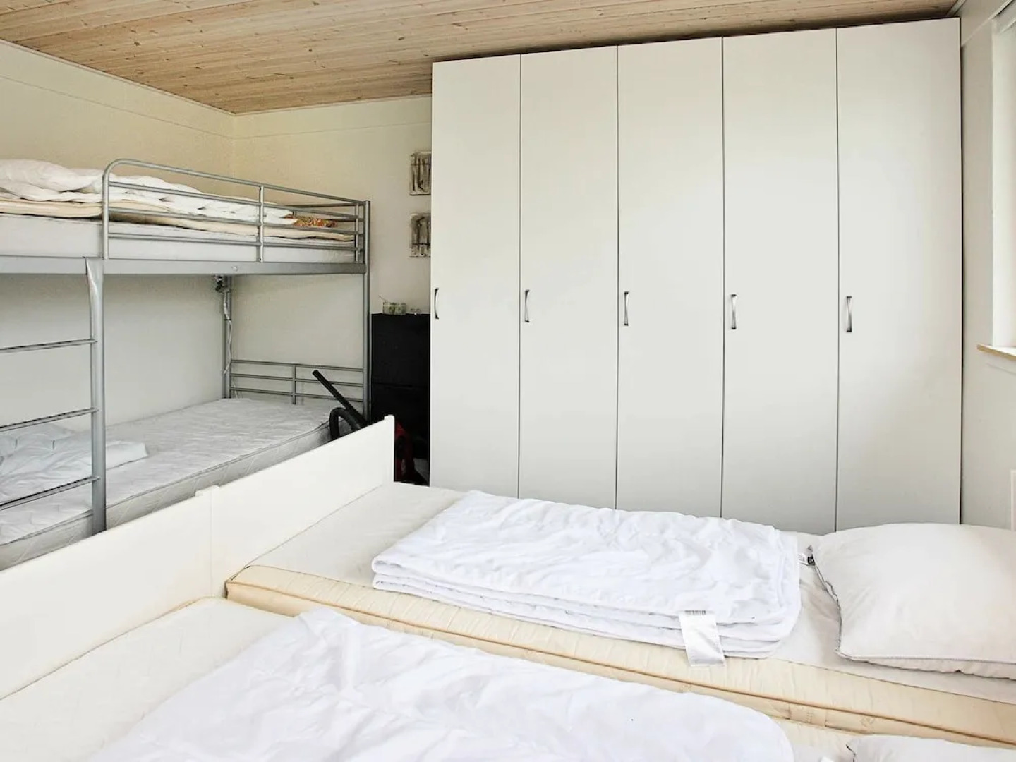 Peaceful Holiday Home in Vinderup With Roofed Terrace