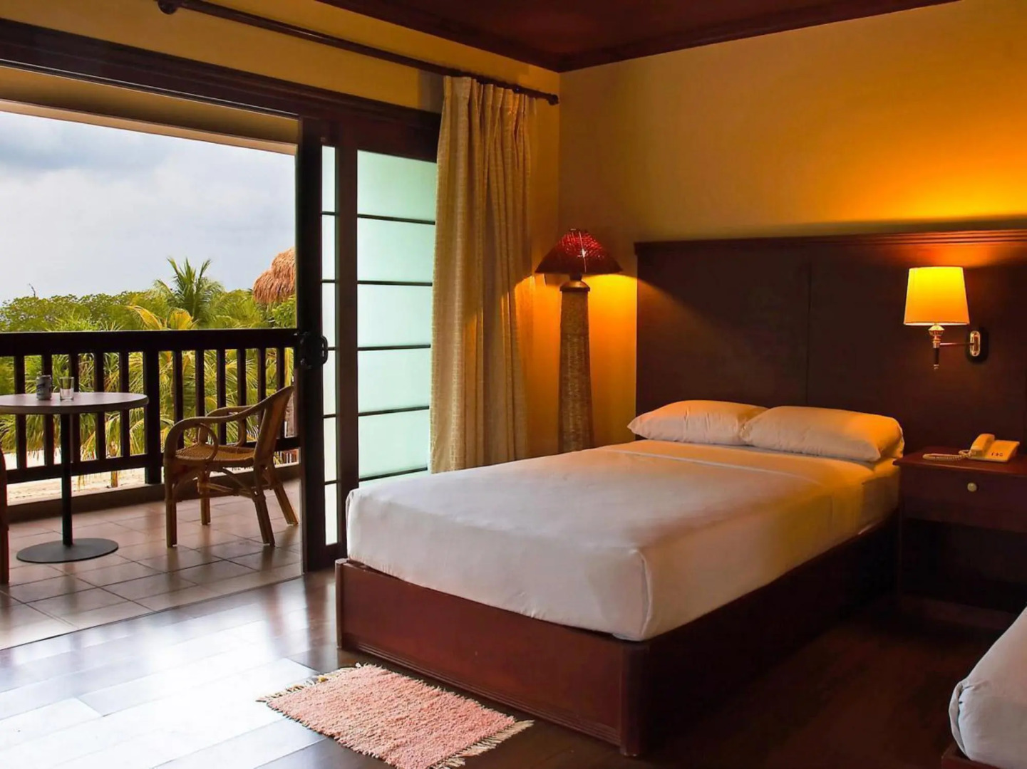 Dos Palmas Island Resort & Spa