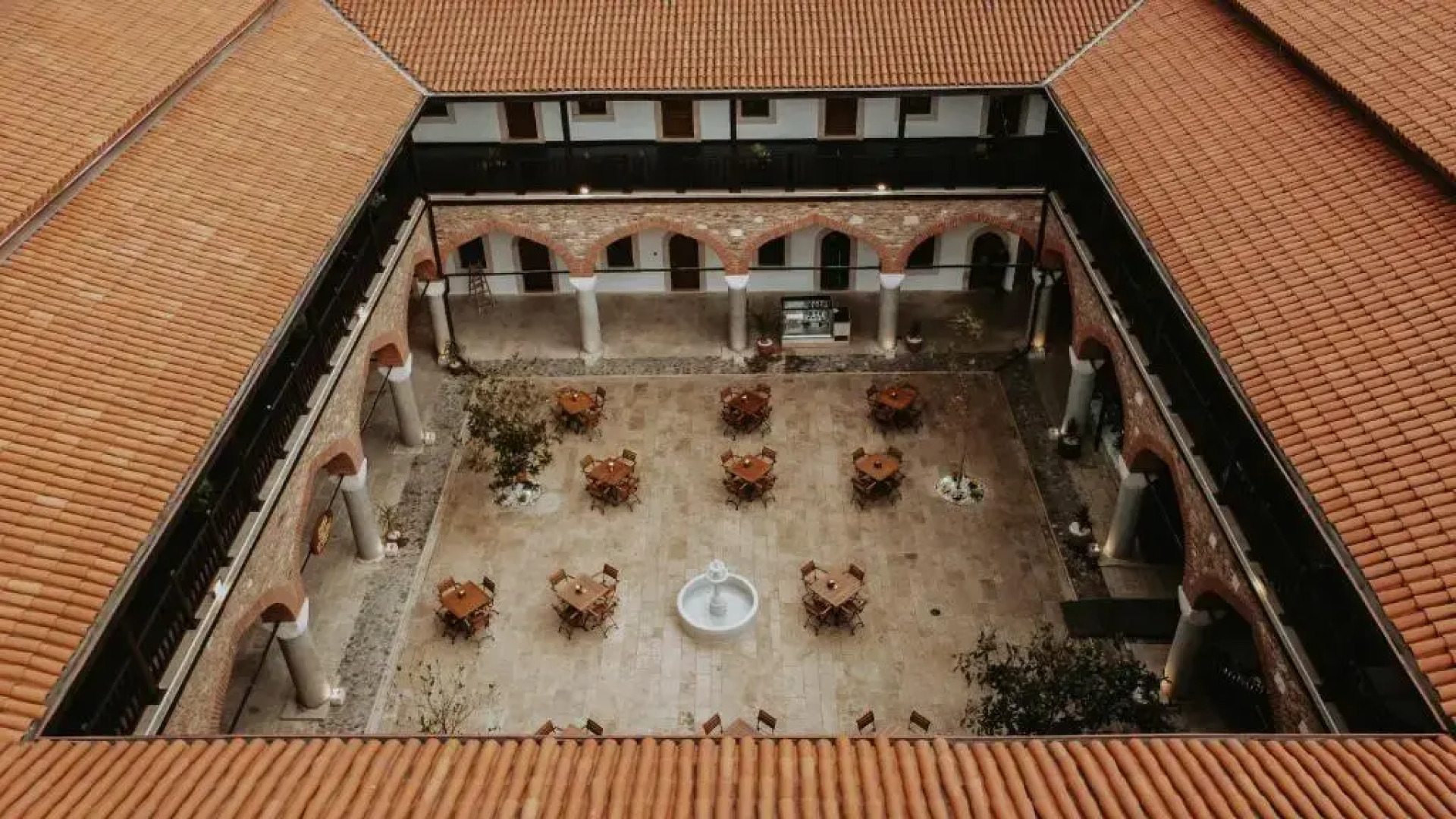 Zi̇nci̇rli̇ Han Oteli̇