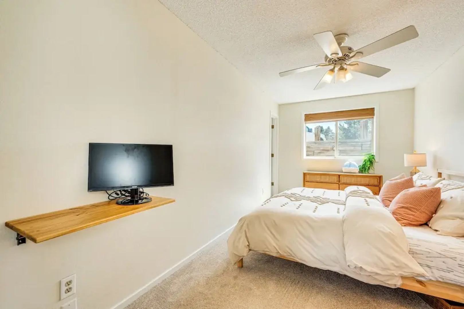 Fraser Condo w/ Ski Shuttle & Resort Amenities!