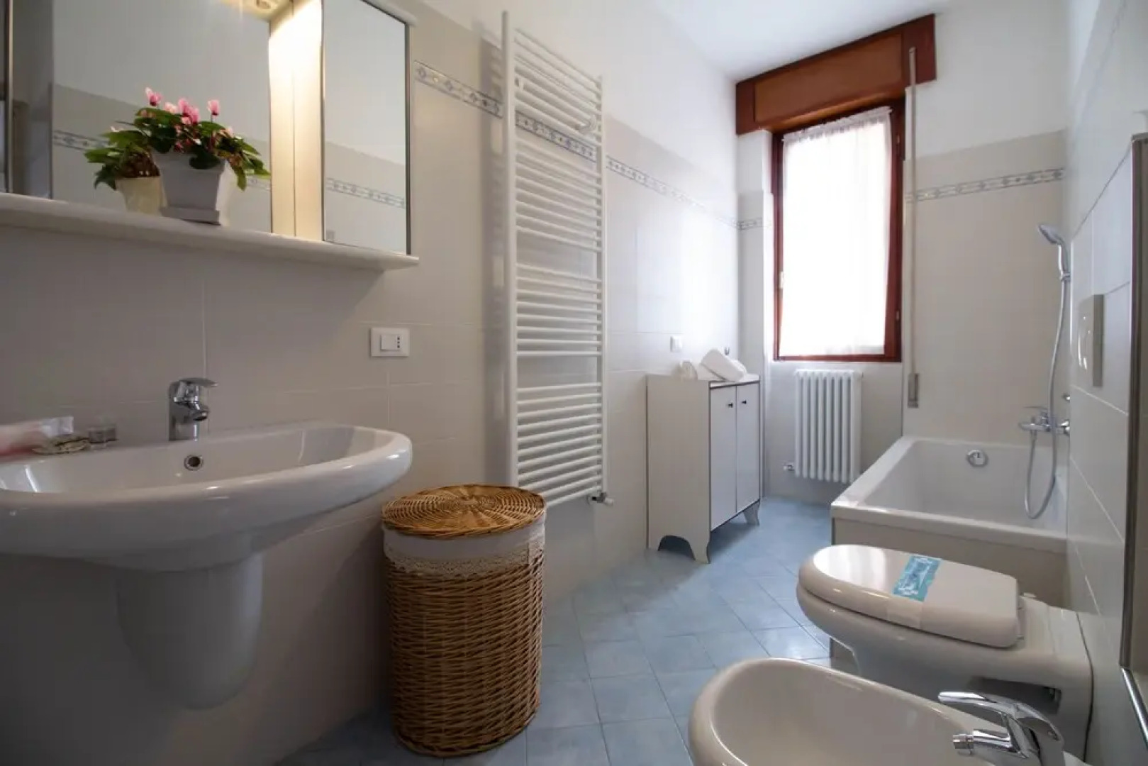 Mamma Ciccia Holiday Home - Lake Front Apartment