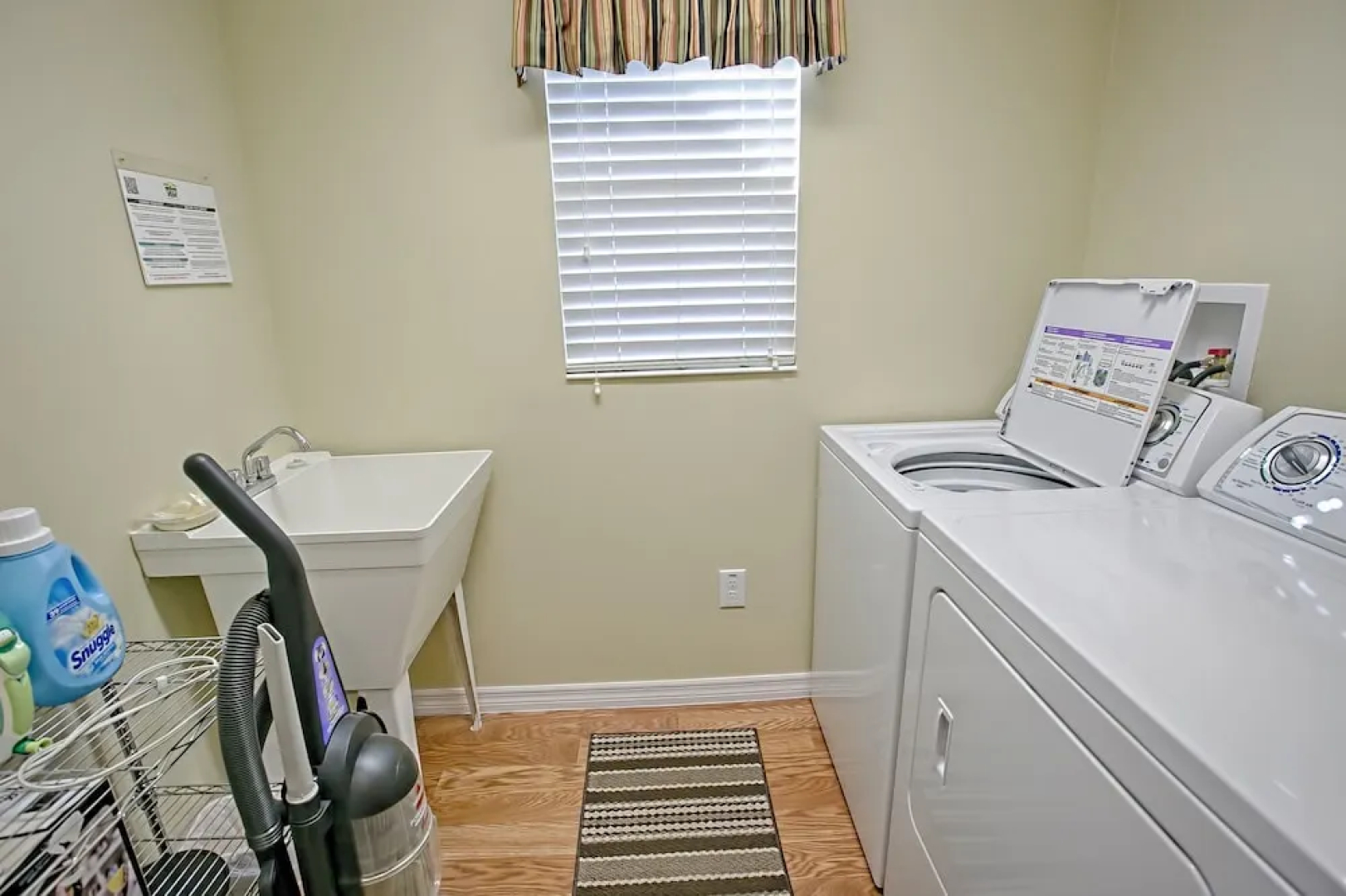 Ida Court Home 3 Bedroom by The VIR Group
