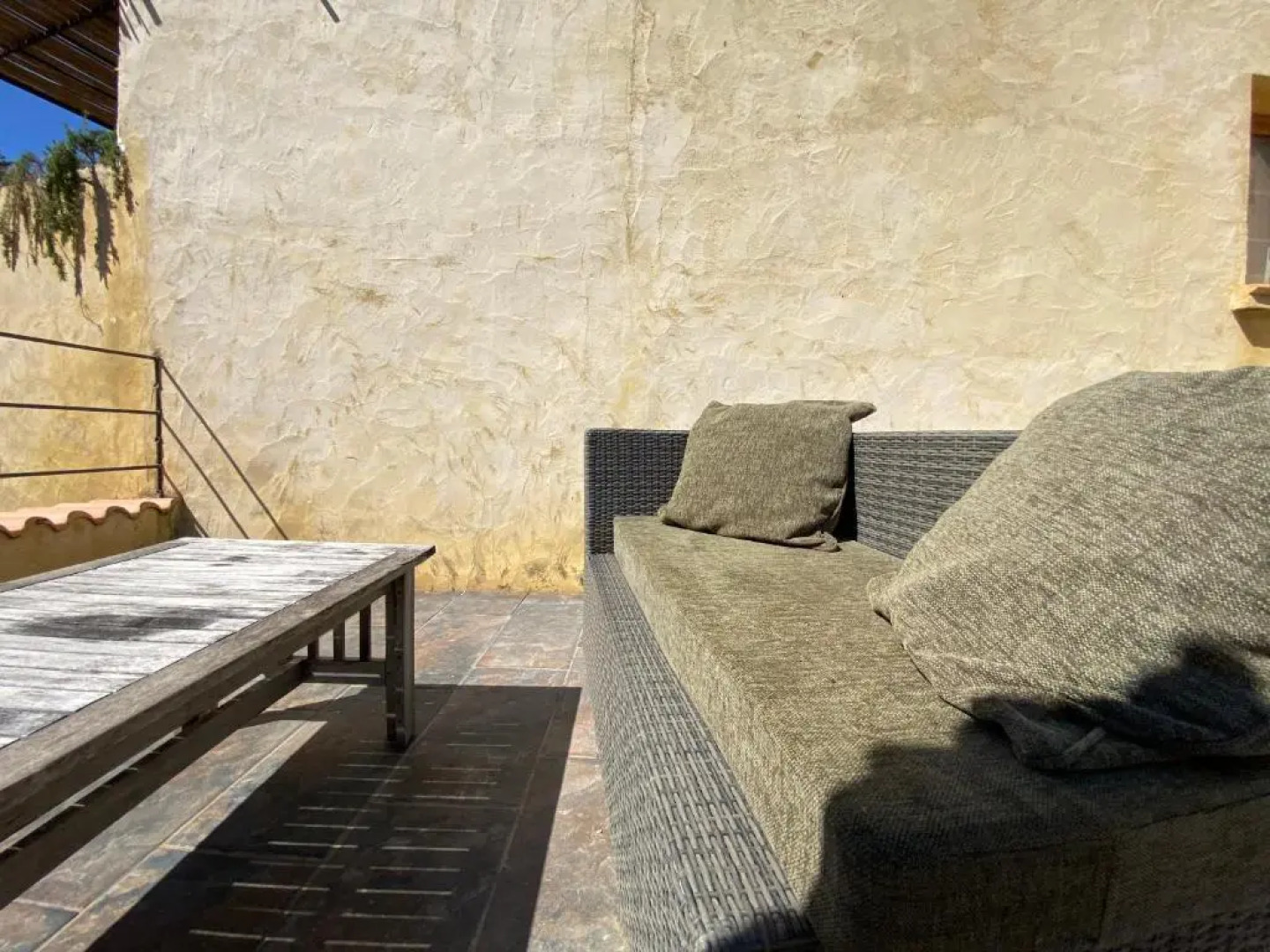 Superbe T2 avec très grande terrasse vue sur mer