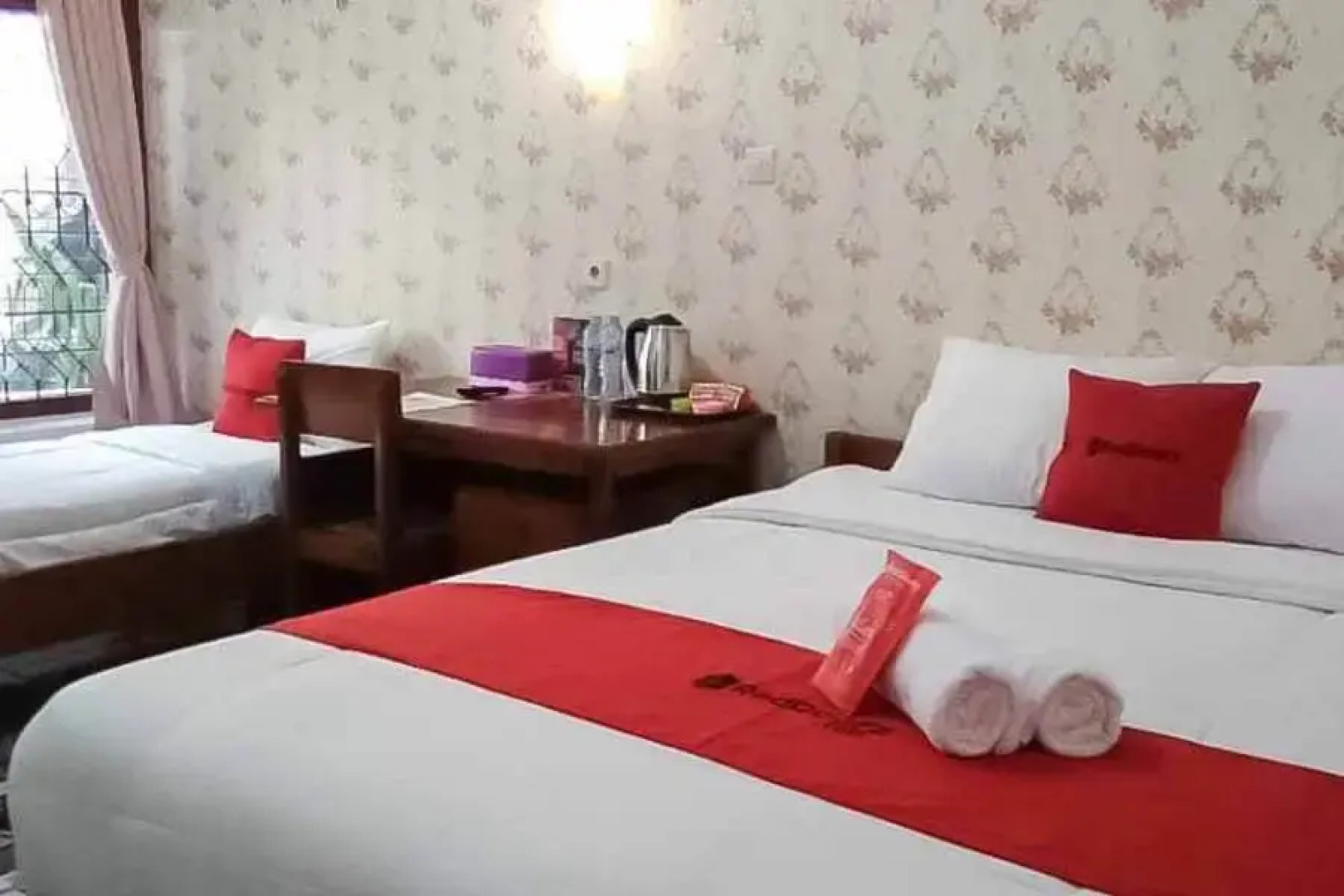 RedDoorz Plus @ Alun Alun Nganjuk